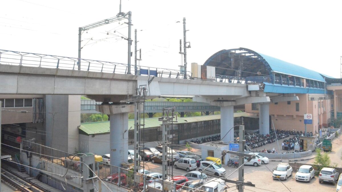 How To Reach Kirti Nagar Furniture Market? Frequip